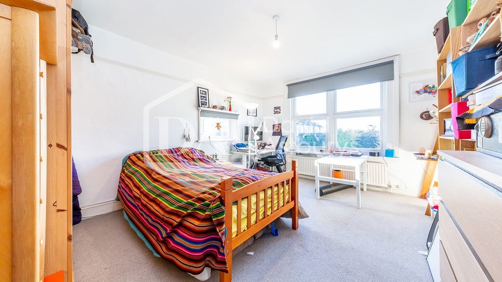 House Tetherdown in Greater London