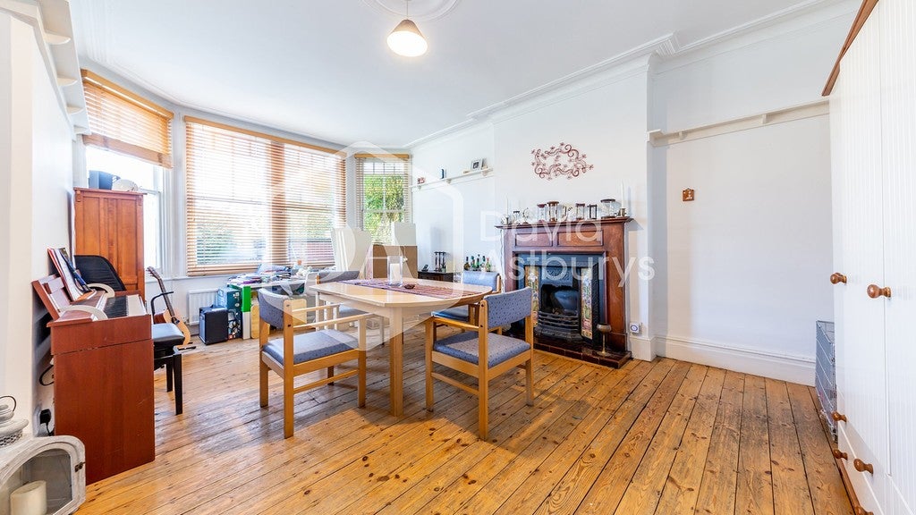 House Tetherdown in Greater London