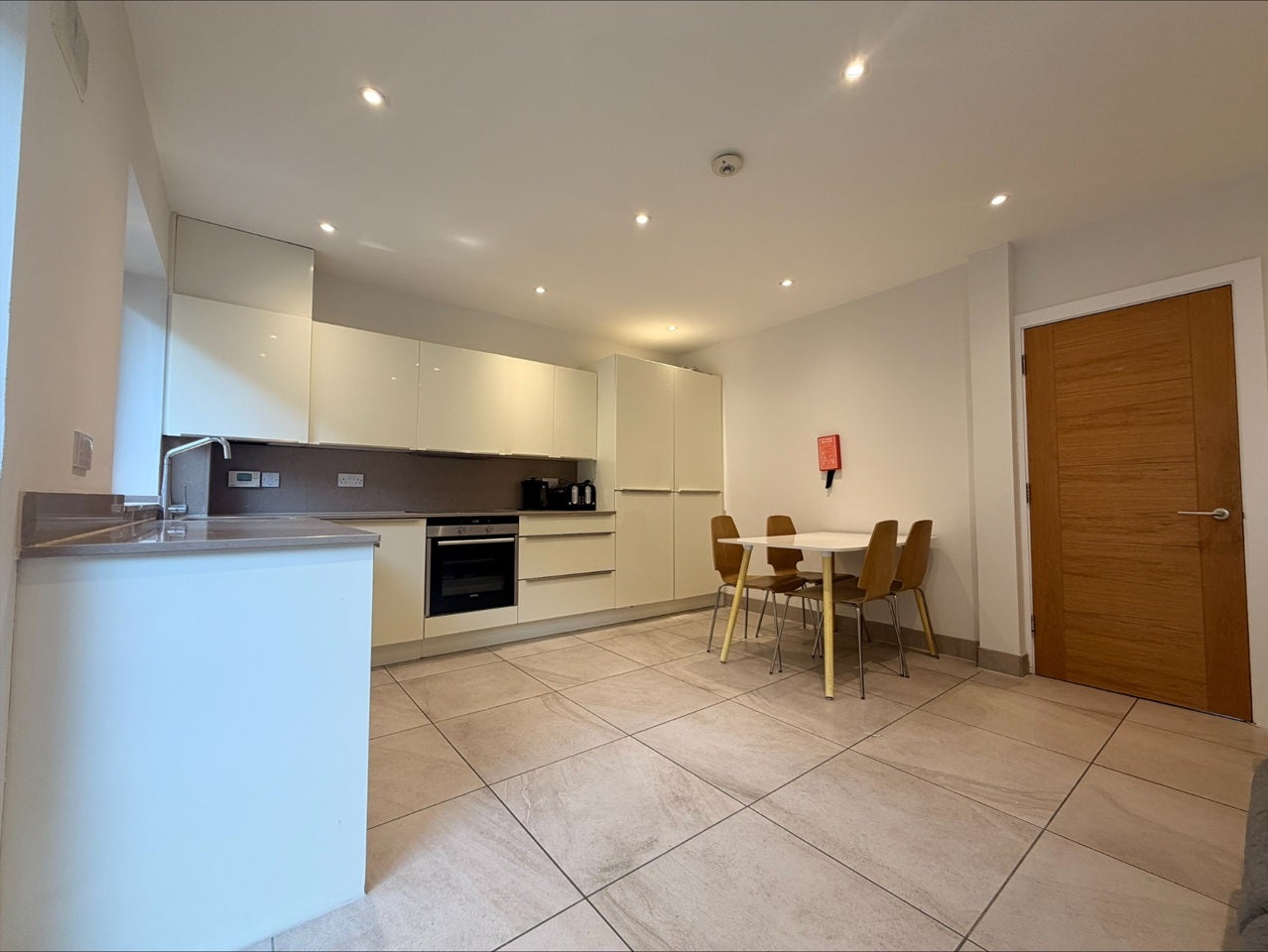 House Barnfield Place in Greater London