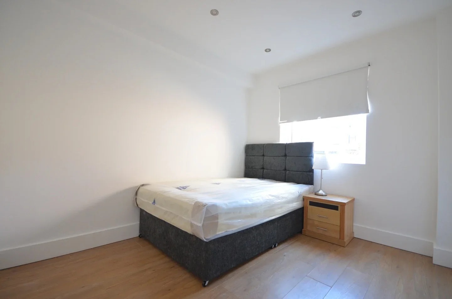 House Barnfield Place in Greater London