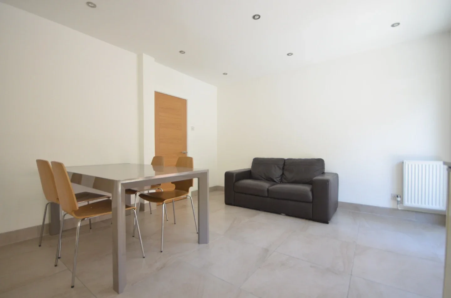 House Barnfield Place in Greater London
