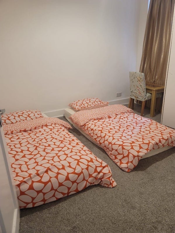 Room Derby Road in Greater London