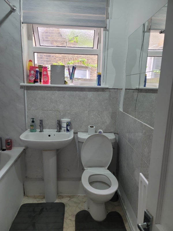 Room Derby Road in Greater London