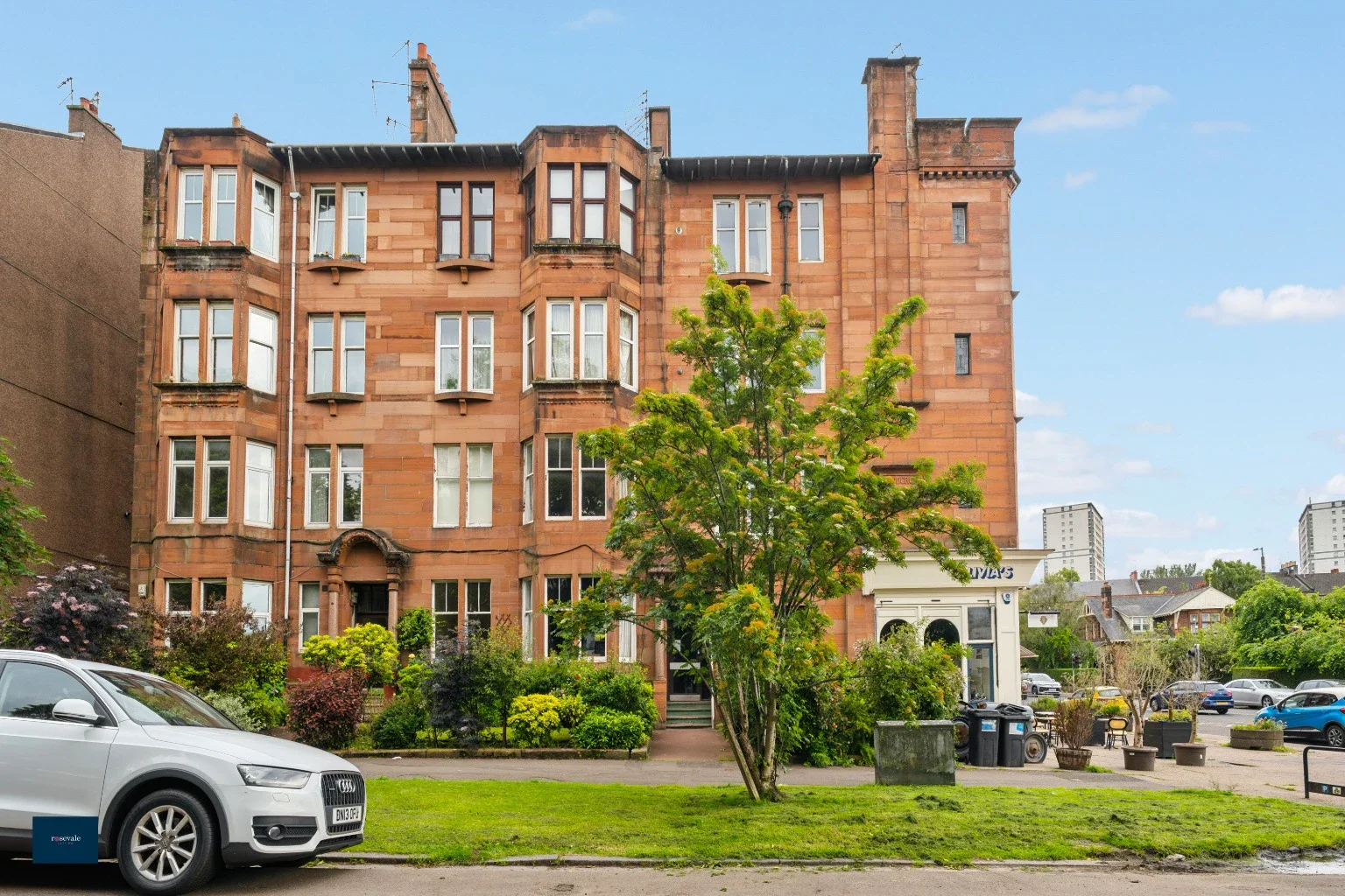 Flat Woodcroft Avenue in Glasgow