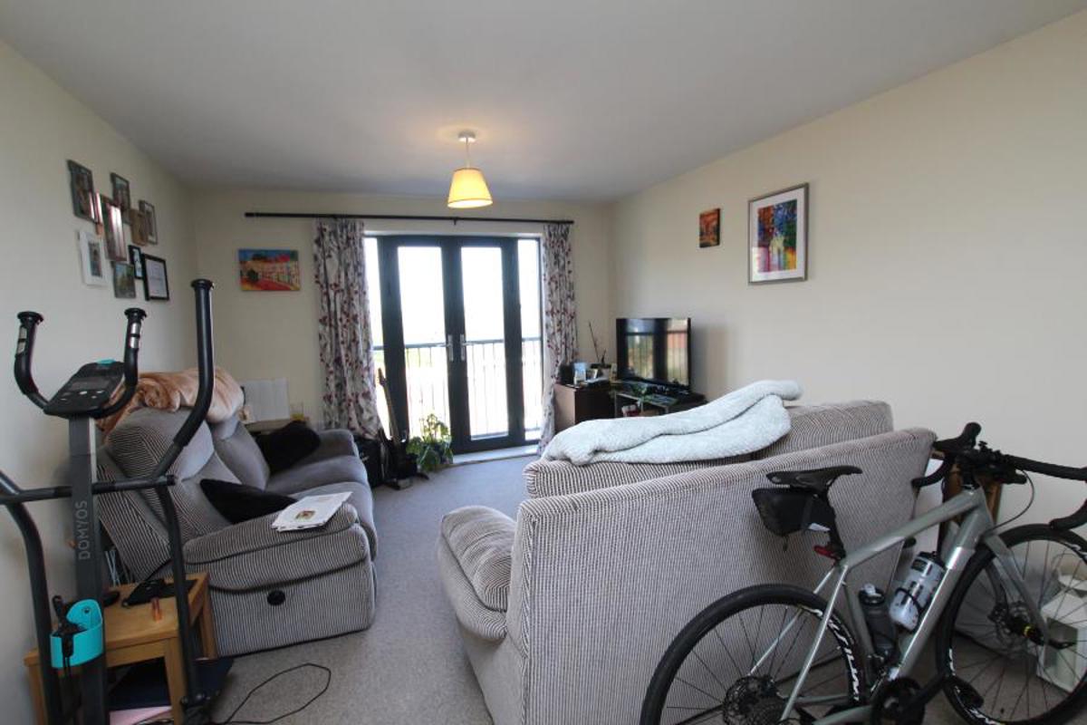 Flat Stanbridge Road in Bristol