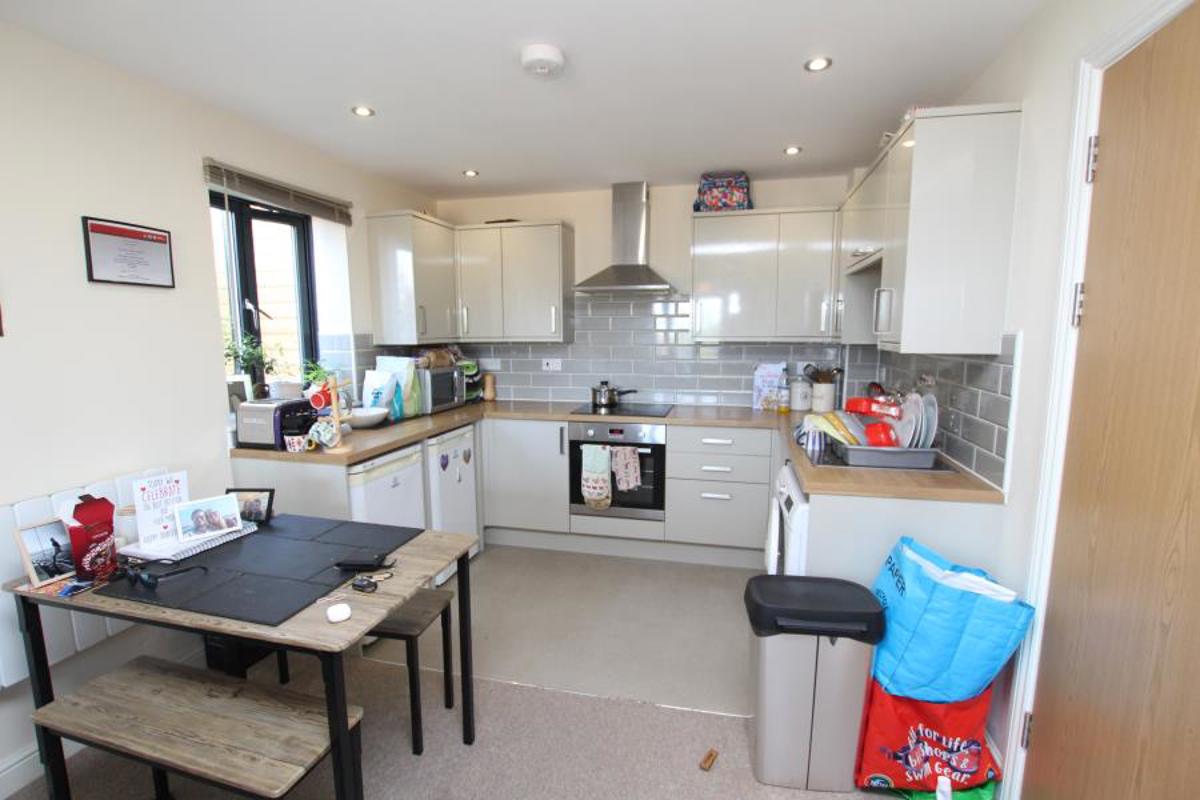 Flat Stanbridge Road in Bristol