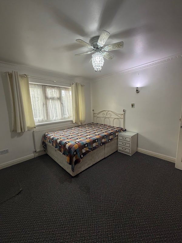 Room Spring Parklands in Brierley Hill