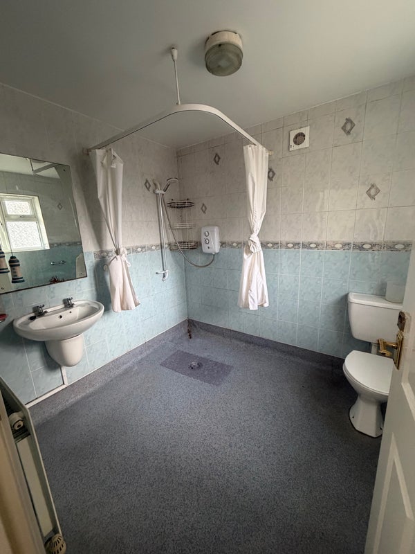 Room Spring Parklands in Brierley Hill