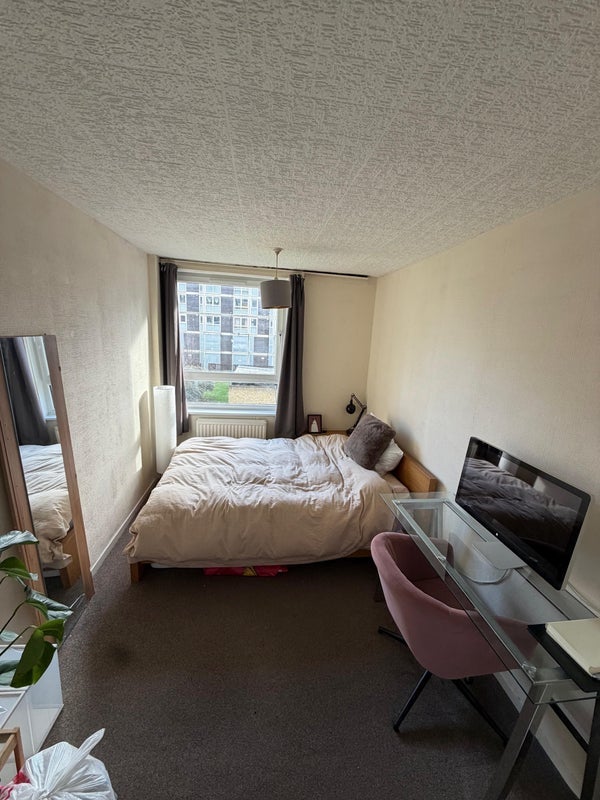 Room De Beauvoir Road in Greater London