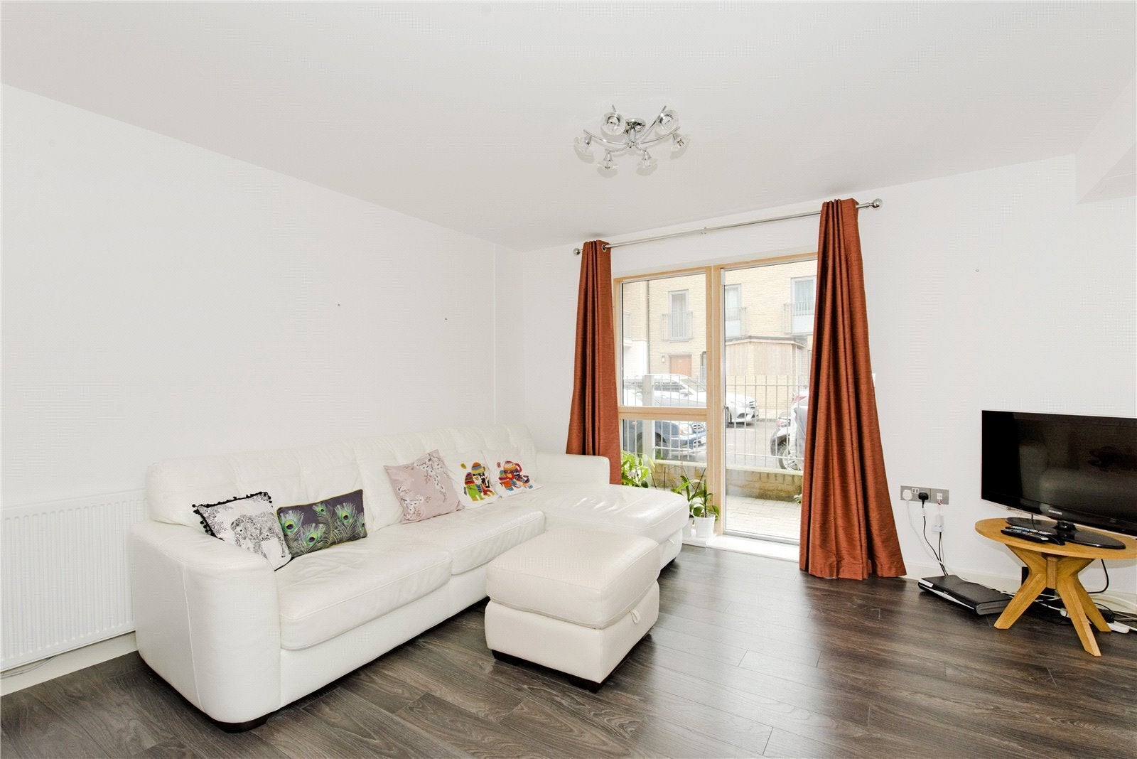 Flat Drovers Way in Greater London