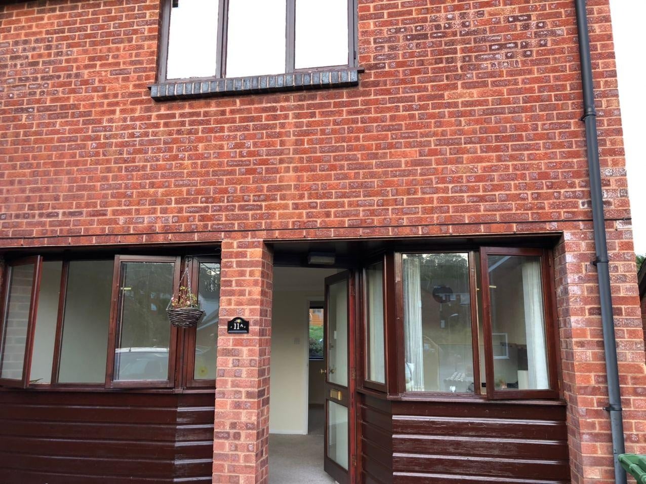 Flat Valley Park Close in Exeter