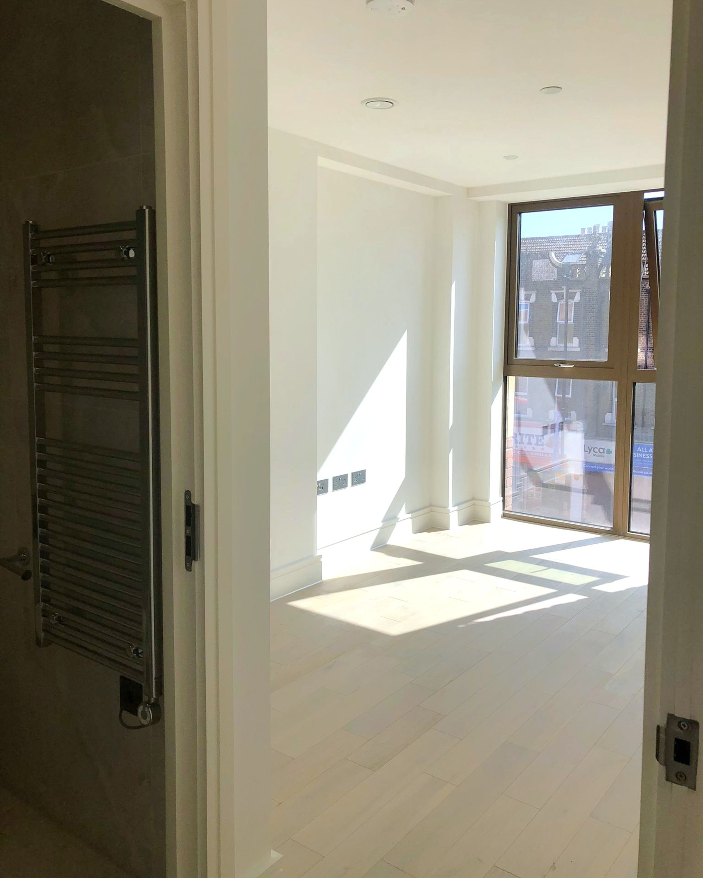 Flat Barking Road in Greater London