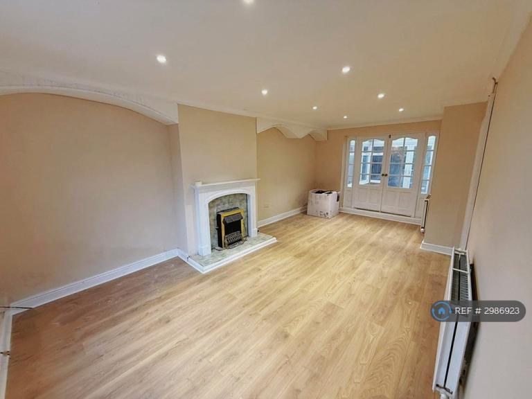 House Hurst Park Drive in Huyton