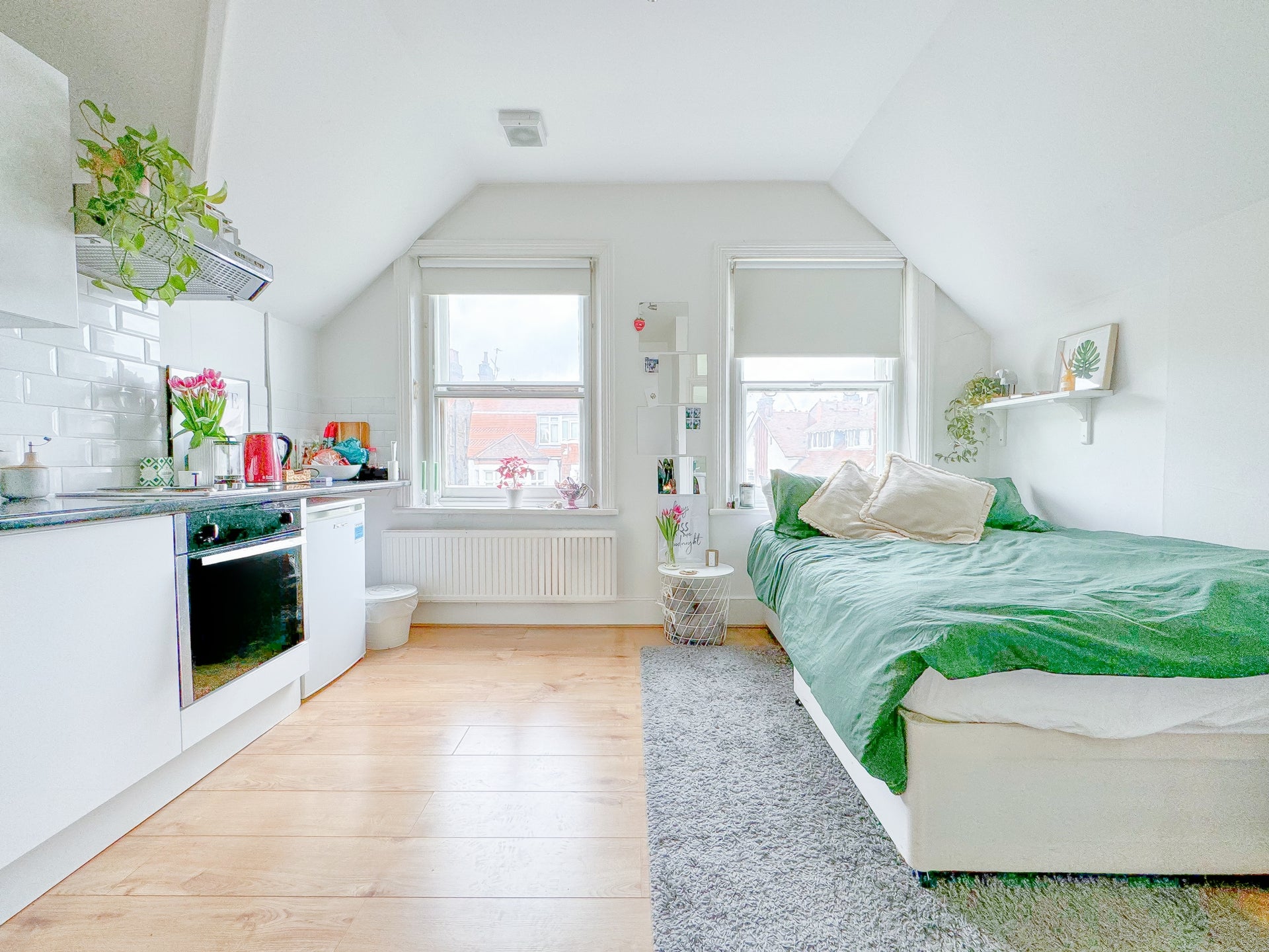 Flat Fawley Road in Greater London