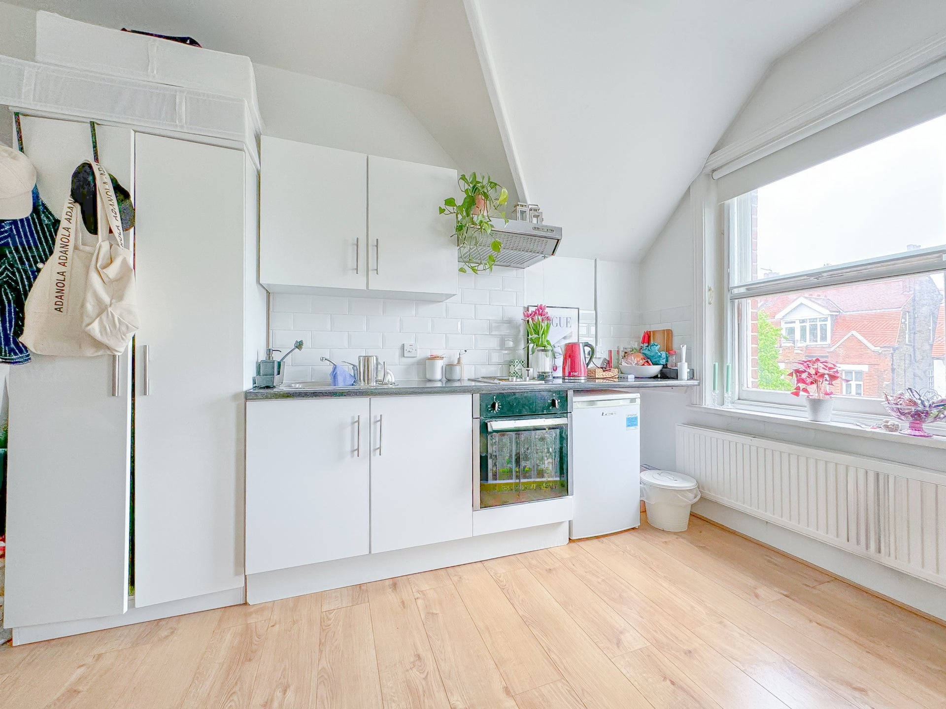 Flat Fawley Road in Greater London