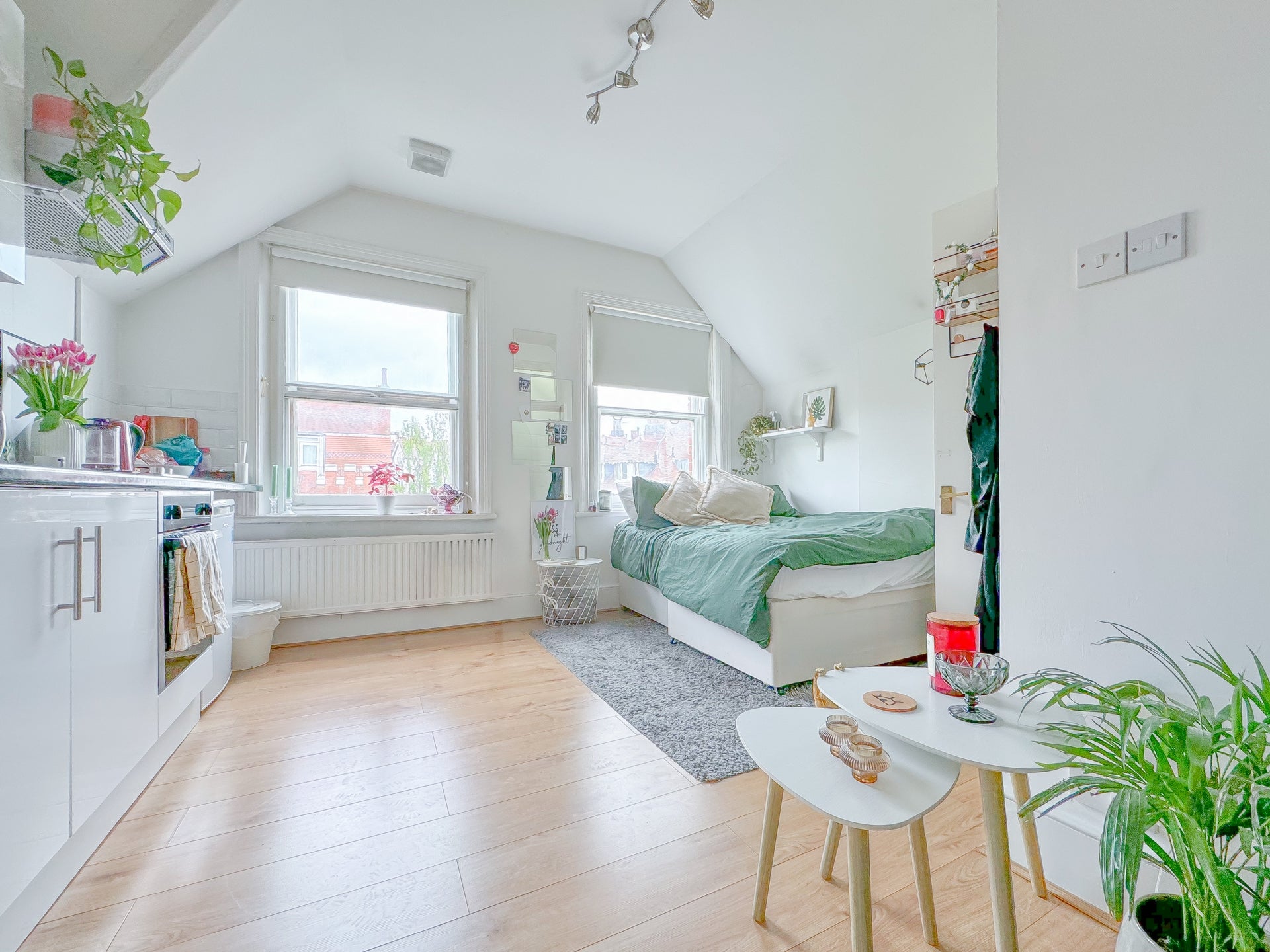 Flat Fawley Road in Greater London