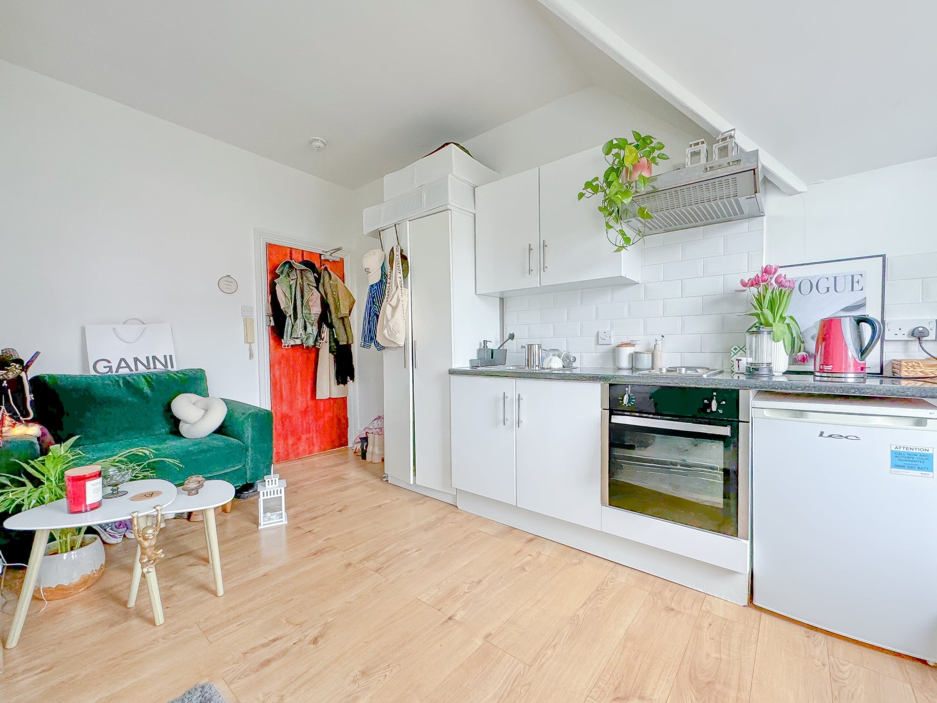 Flat Fawley Road in Greater London