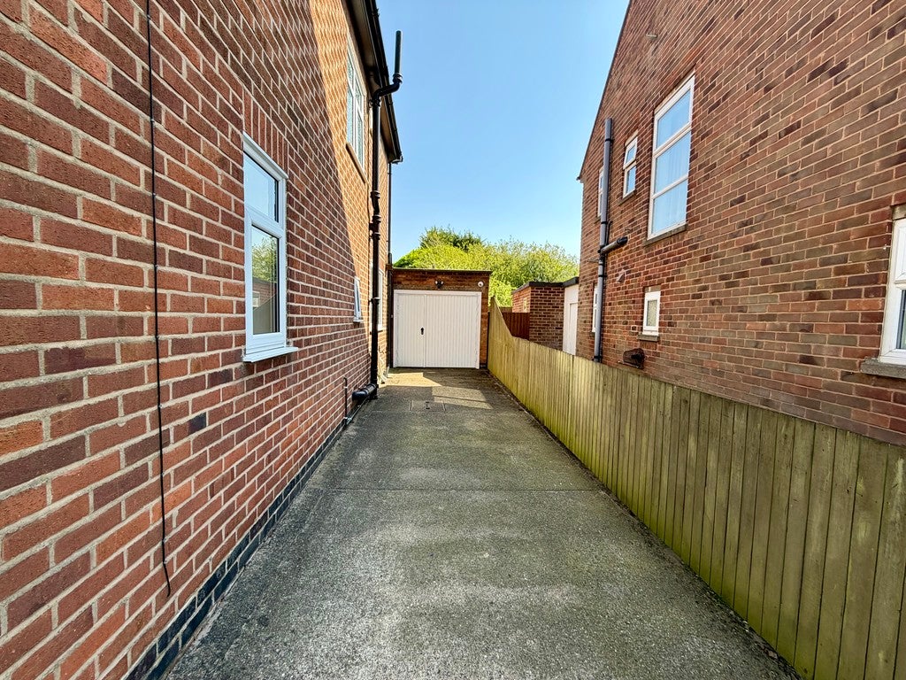 House Aquitaine Close in Enderby