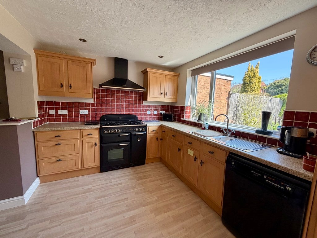 House Aquitaine Close in Enderby