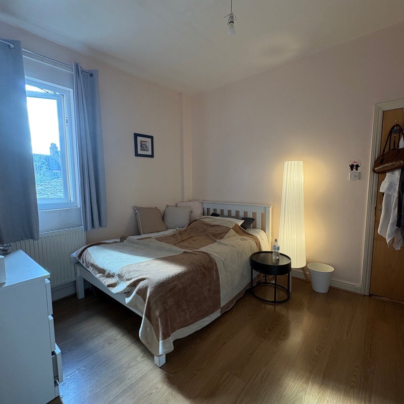 Room Pemberton Road in Greater London