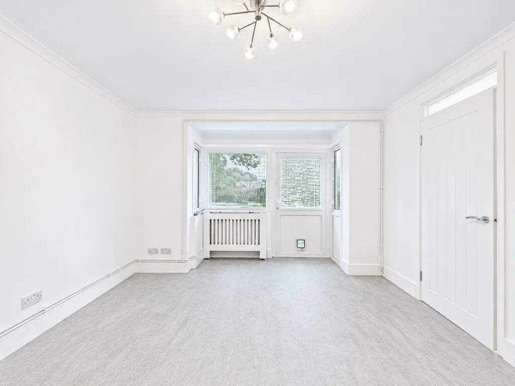 Flat Weald Close in Horsham