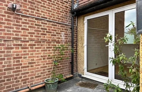 Flat Ewell Road in London