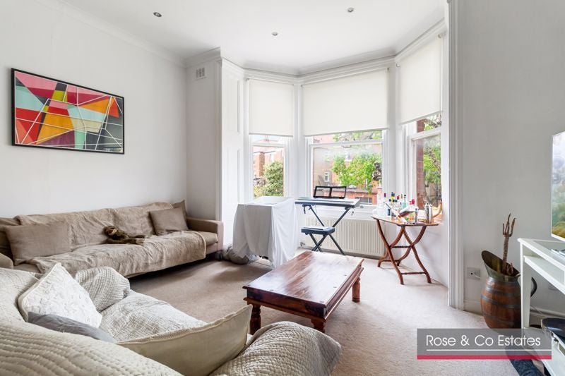 Flat Fitzjohn's Avenue in Greater London