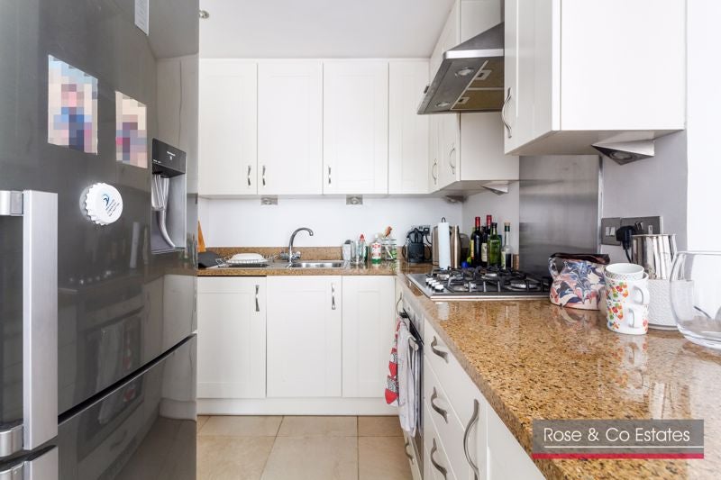 Flat Fitzjohn's Avenue in Greater London