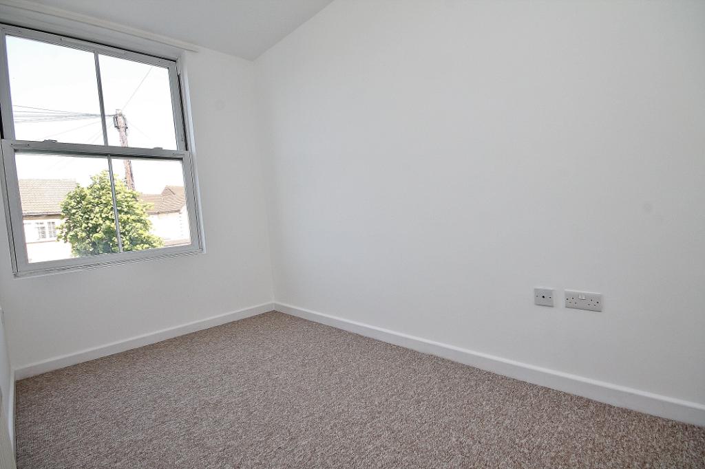 Flat Birchanger Road in Greater London