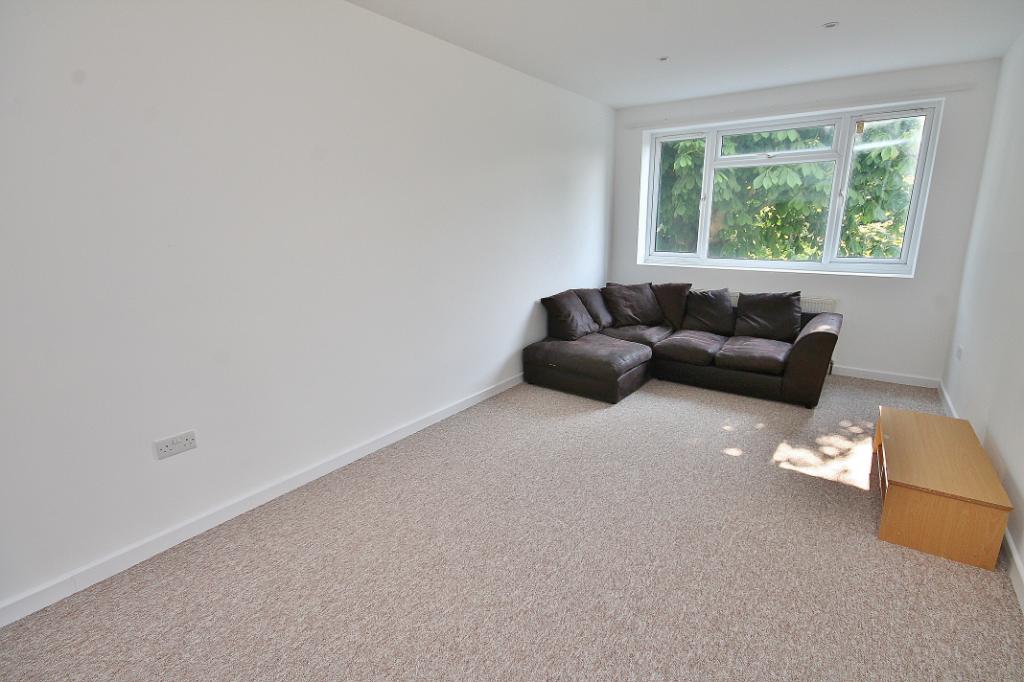 Flat Birchanger Road in Greater London