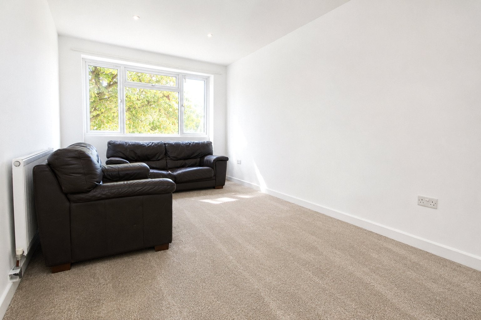 Flat Birchanger Road in Greater London