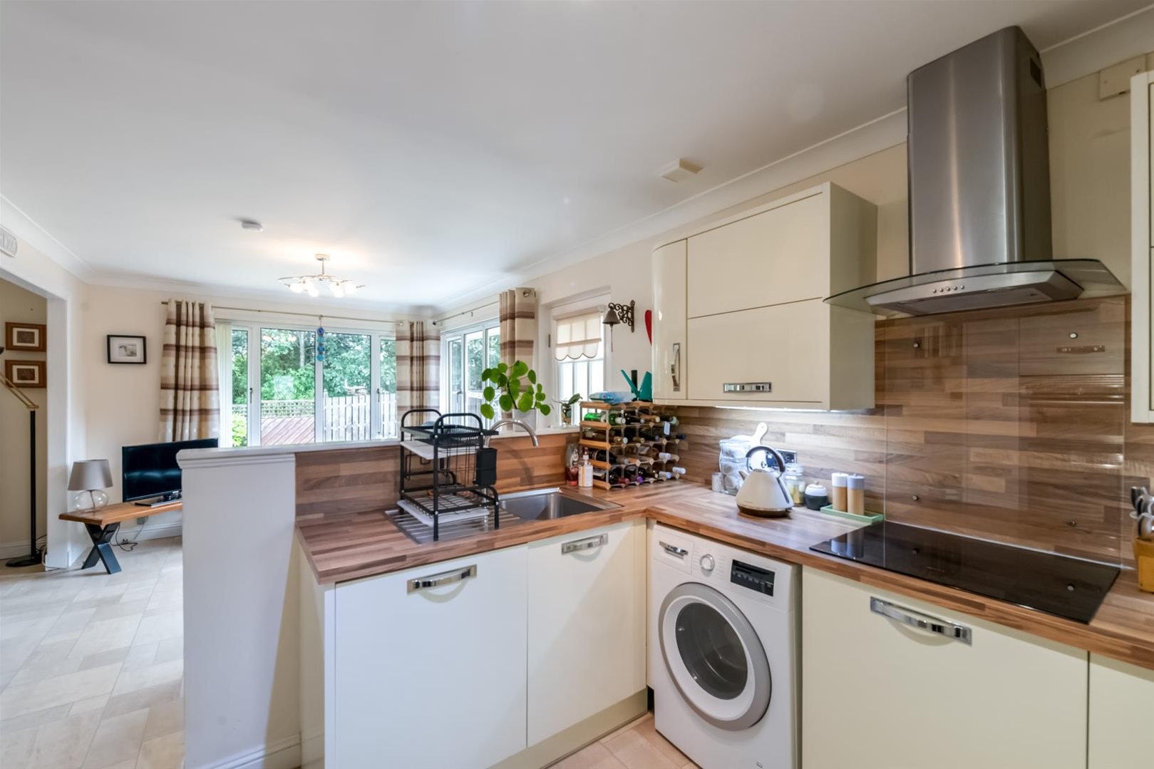 House King O' Muirs Drive in Tullibody