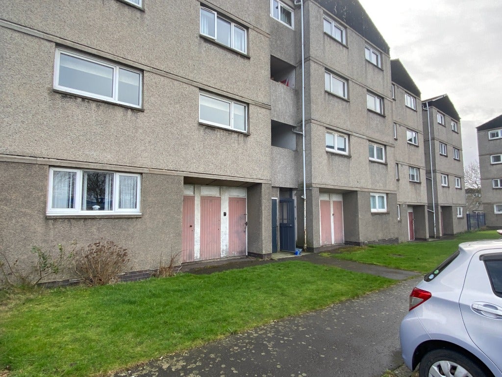 Flat Stenhouse Drive in City of Edinburgh