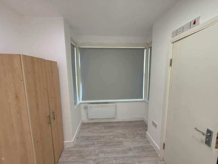 Flat Graham Road in Greater London