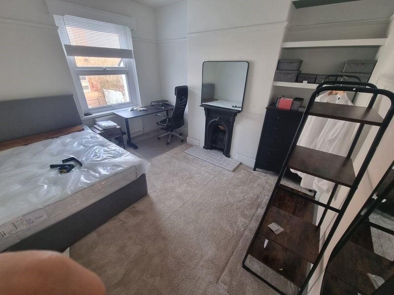 Room Clydach Street in Cardiff