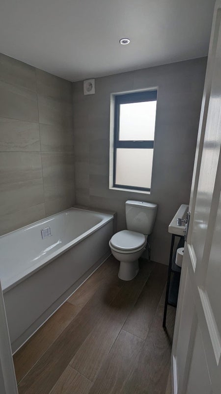 Room Windus Road in Greater London