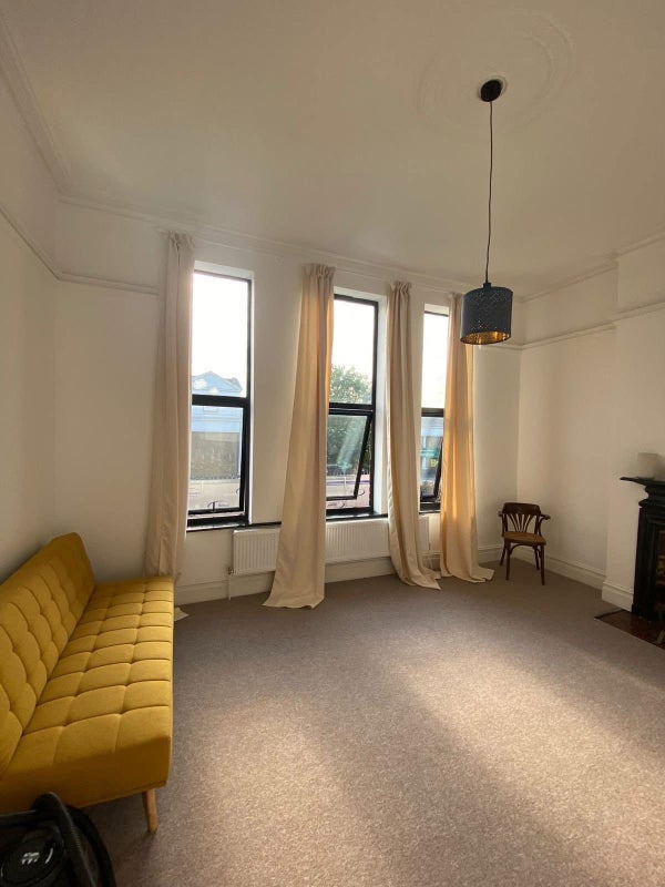 Room Windus Road in Greater London