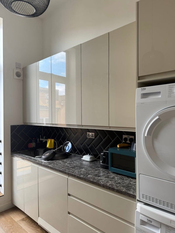 Room Windus Road in Greater London