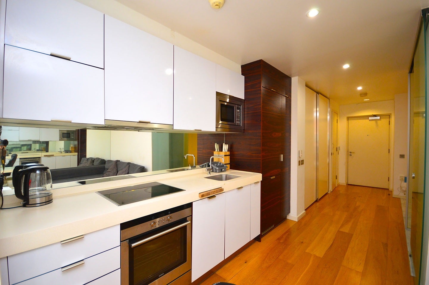 Flat Fairmont Avenue in Greater London