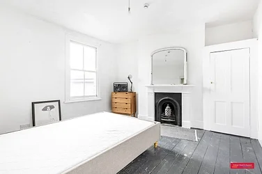 Flat Brixton Hill in Greater London