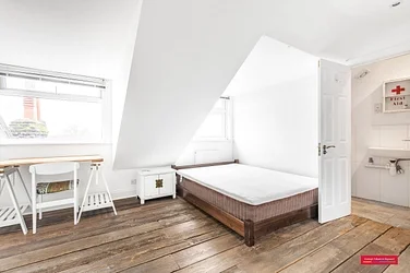 Flat Brixton Hill in Greater London