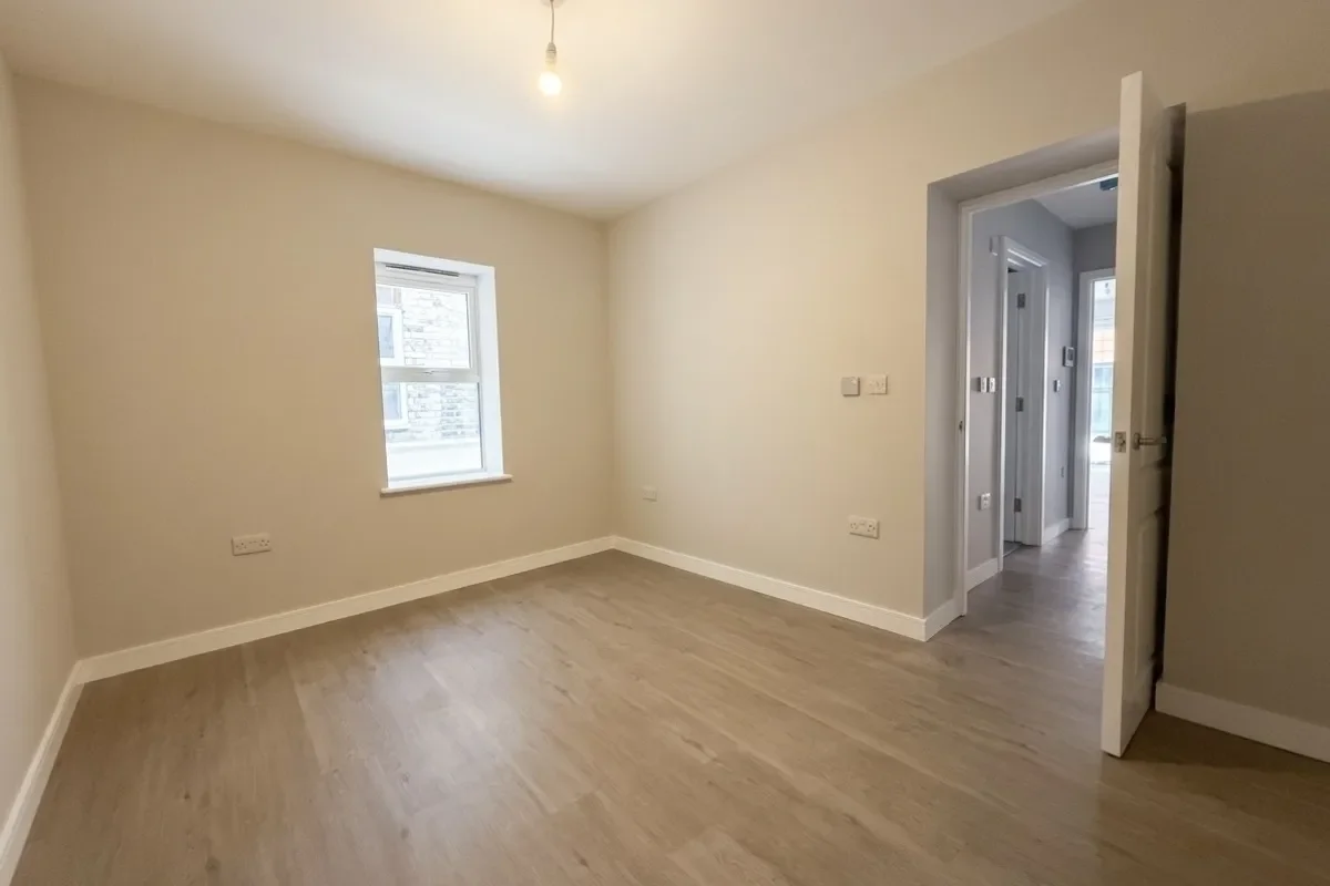 Flat Sutton Court Road in Greater London