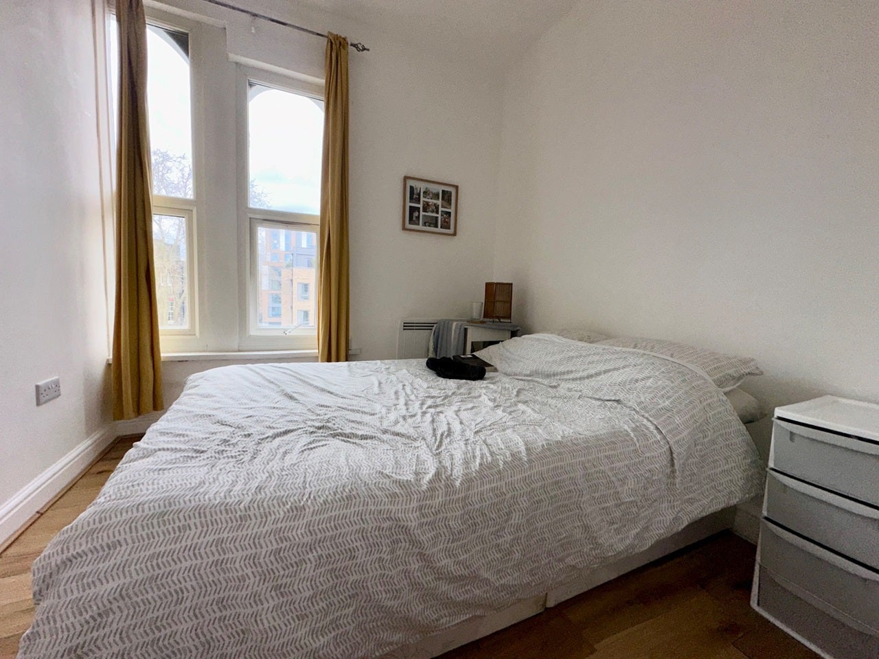 Flat Peckham Road in Greater London