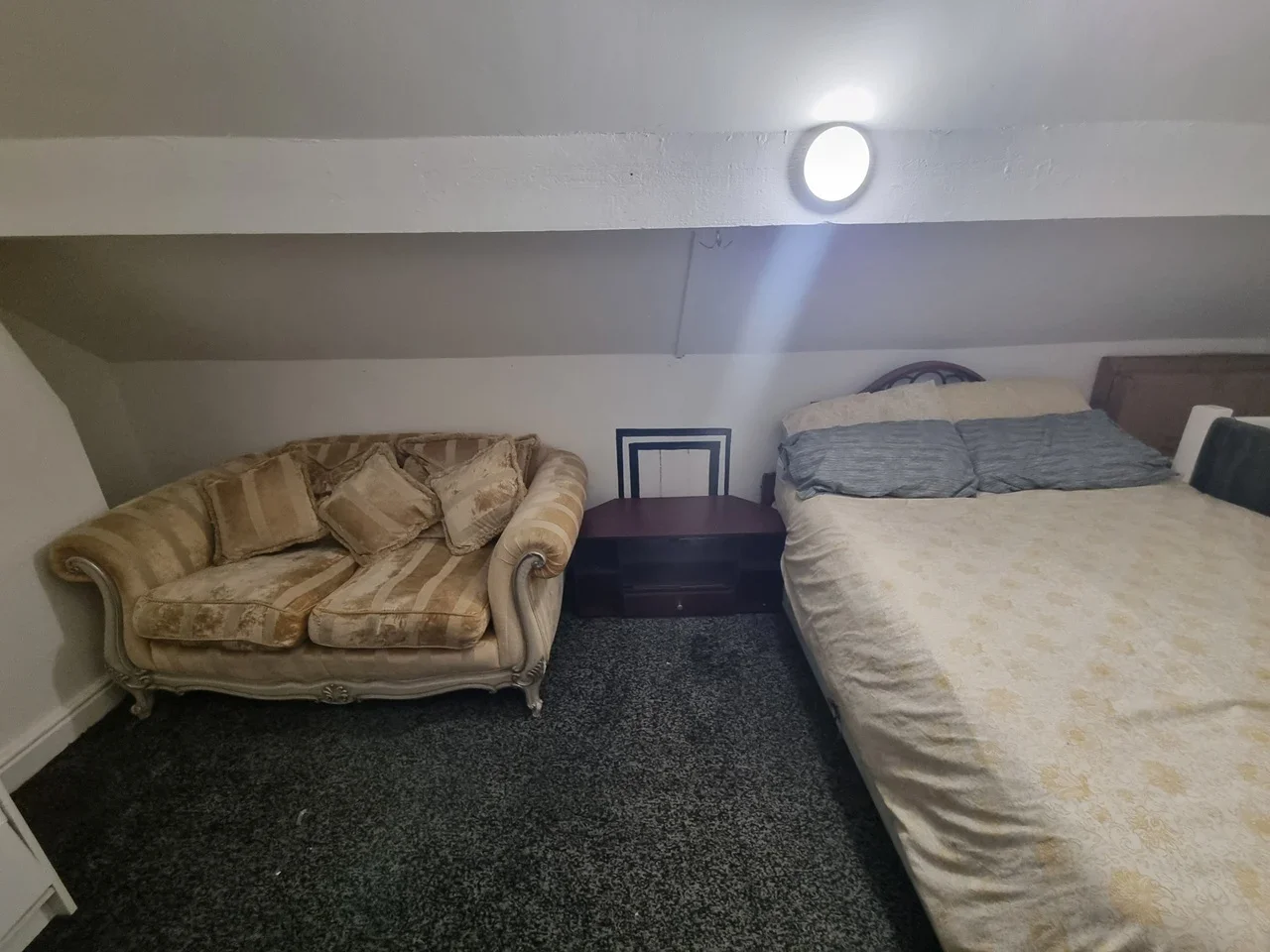 Room Manchester Road in Kirklees