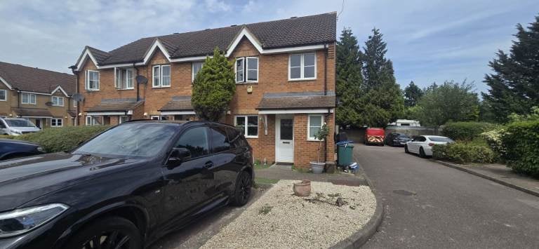 House Derwent Close in Watford