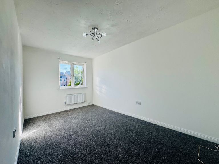 House Derwent Close in Watford