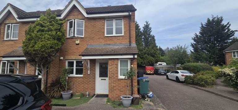 House Derwent Close in Watford