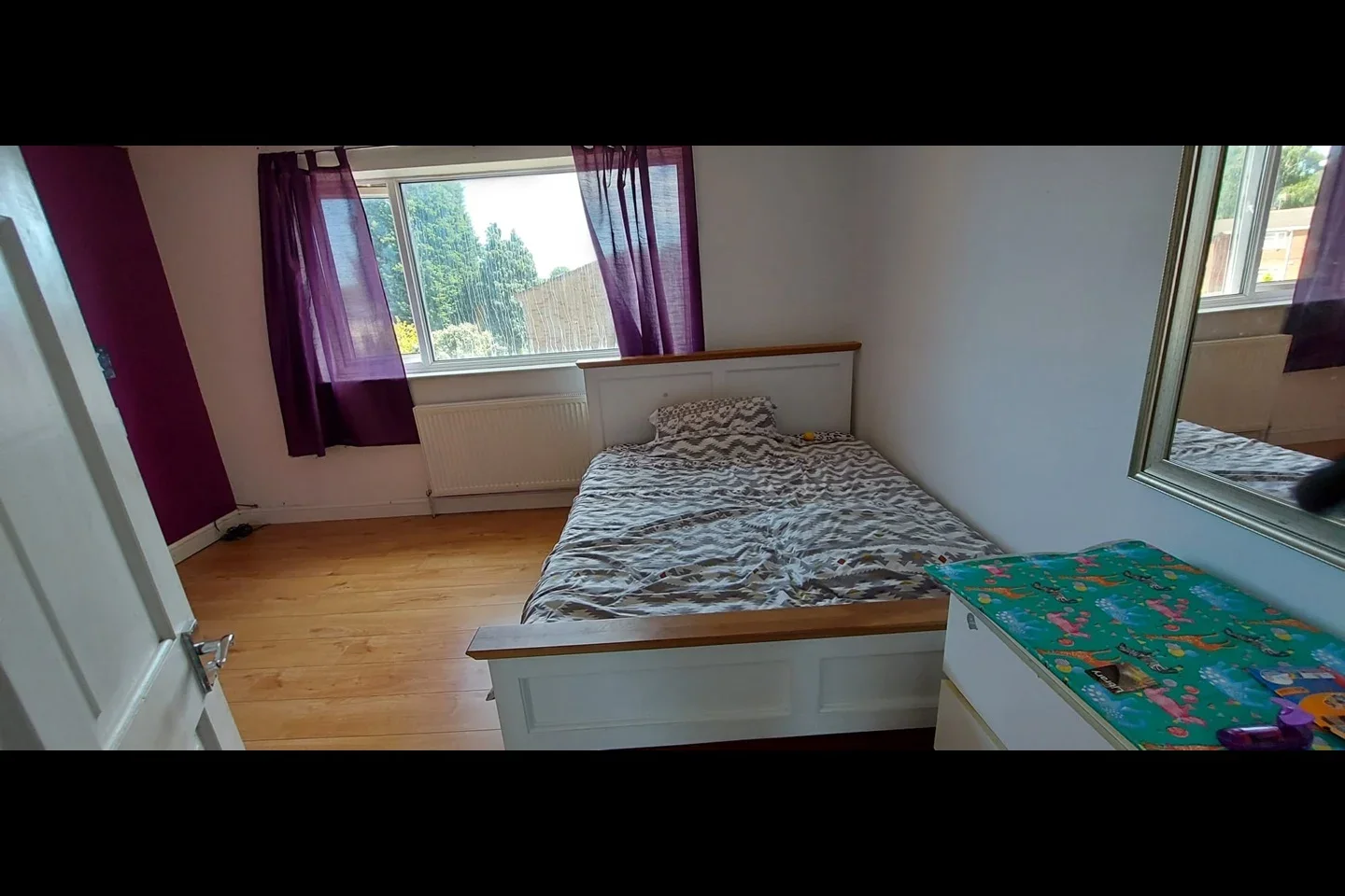 House Leysdale Close in Leicester