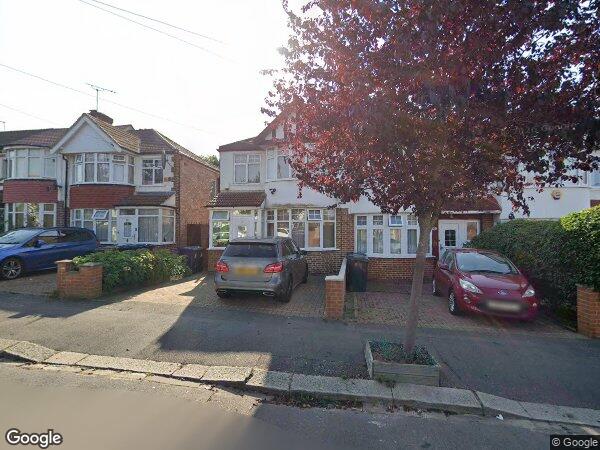 Flat Millet Road in Greater London
