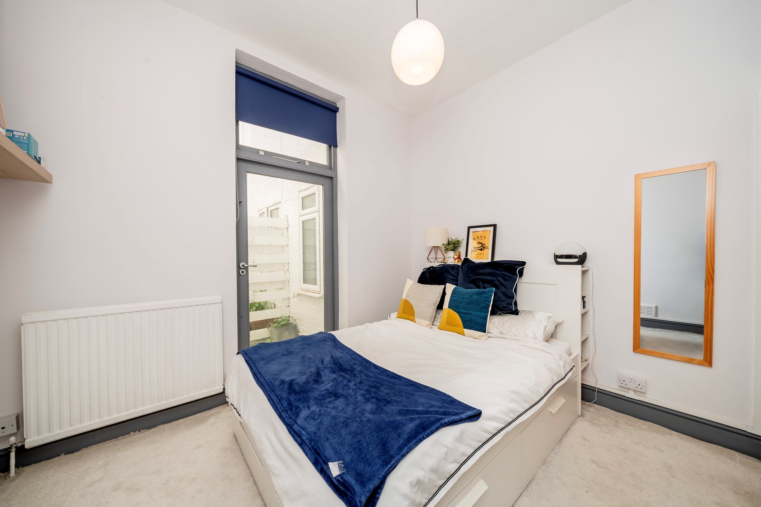 Flat Cambridge Street in City of Westminster
